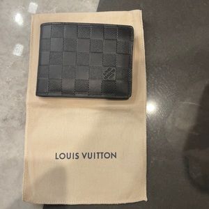 Men’s black LV wallet